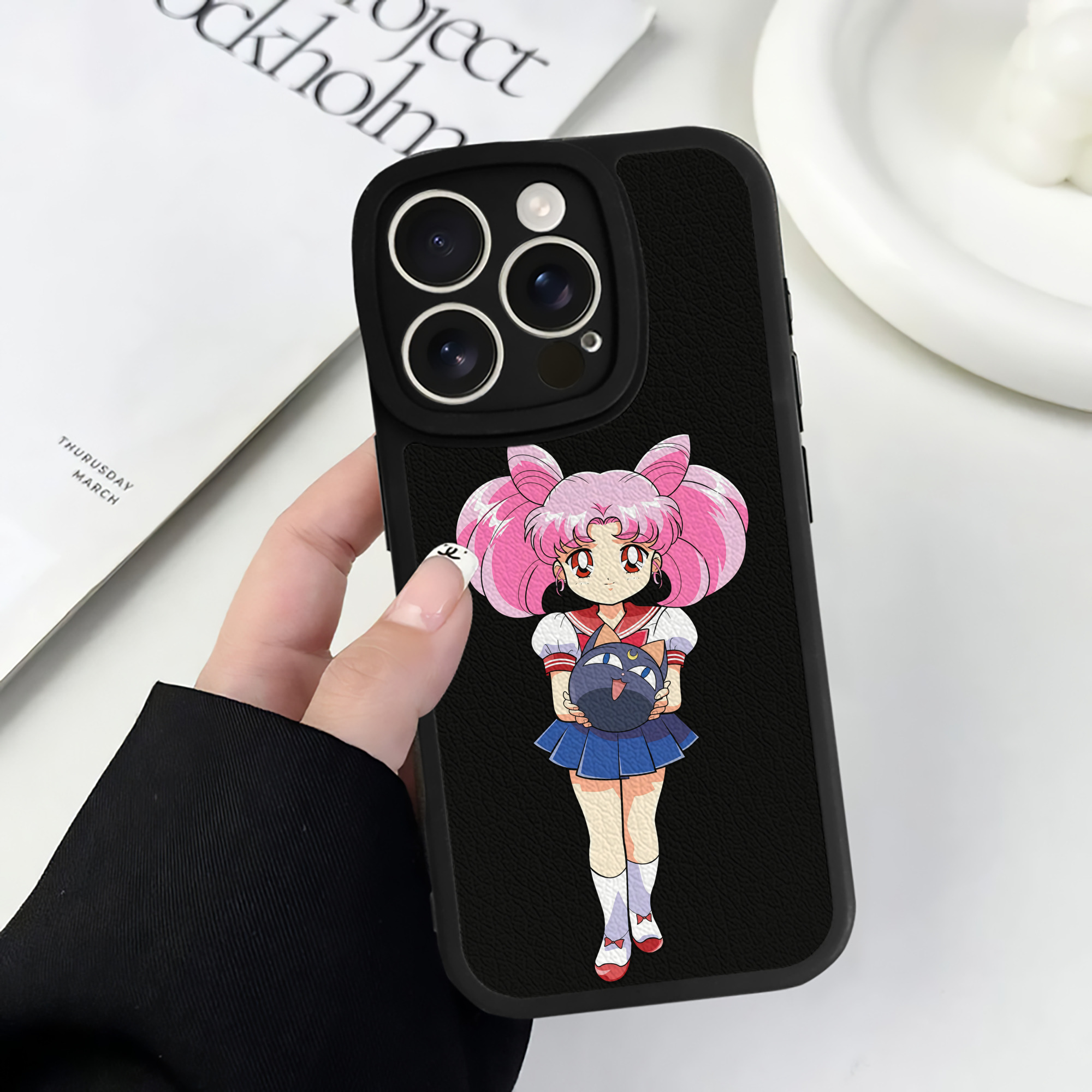 （画像用） 美少女戦士セーラームーン ちびうさ Sailor Moon Chibiusa Tsukino Usagi Small Lady Serenity 【iPhone 16シリーズ対応】シリコンスマホケース（レザー調） 材質：シリコン